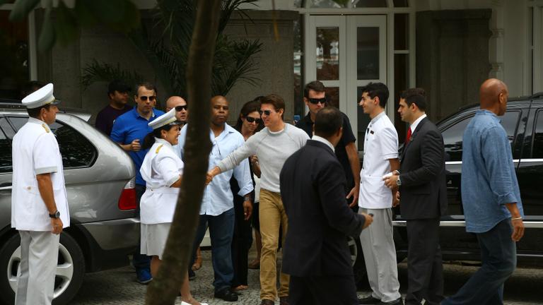 Tom Cruise é assediado em hotel no Rio