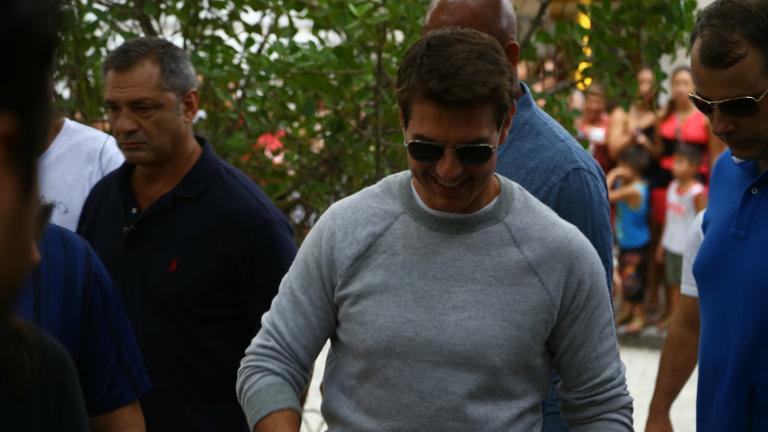 Tom Cruise é assediado em hotel no Rio