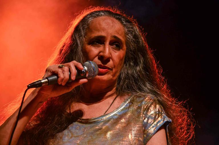 Maria Bethânia se apresenta em São Paulo