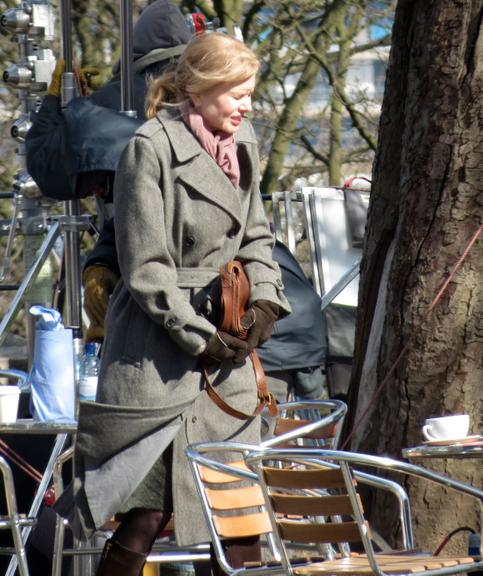 Nicole Kidman sofre com o frio em filmagem na Inglaterra