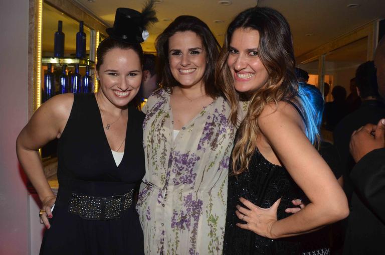 Mariana Belém e Andréa Guimarães com uma amiga