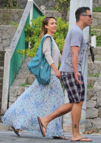 Jessica Alba curte belas férias com o marido, Cash Warren