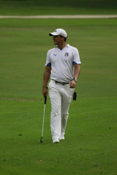 Rodrigo Lombardi pratica golfe no Rio