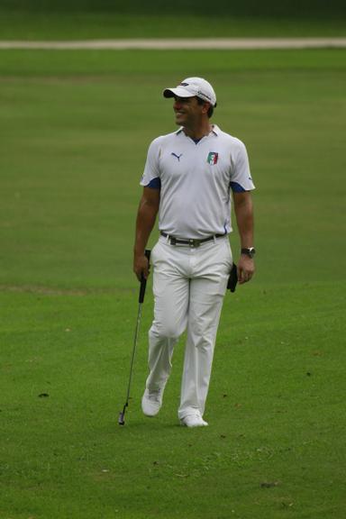 Rodrigo Lombardi pratica golfe no Rio