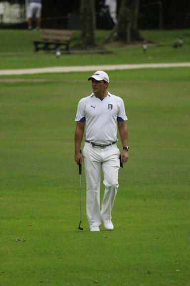 Rodrigo Lombardi pratica golfe no Rio