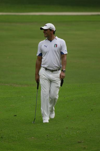 Rodrigo Lombardi pratica golfe no Rio