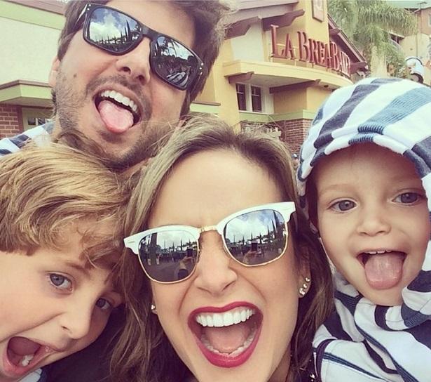 Veja 20 famosas em selfies fofos com os filhos 