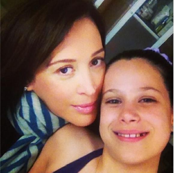 Veja 20 famosas em selfies fofos com os filhos 