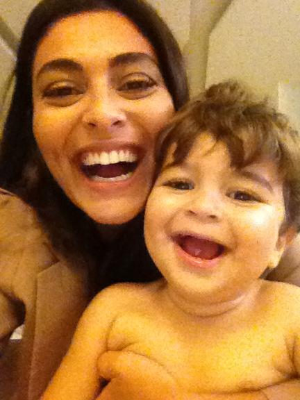 Veja 20 famosas em selfies fofos com os filhos 