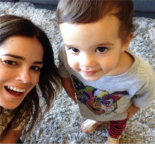 Veja 20 famosas em selfies fofos com os filhos 