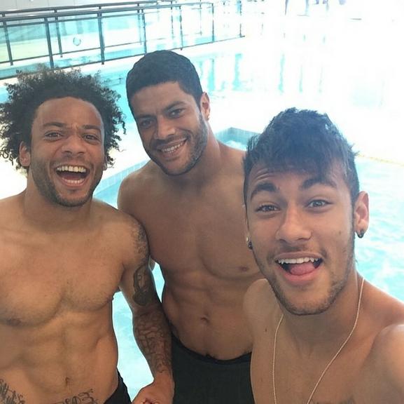 Neymar é o rei das selfies no Instagram: veja o jogador com amigos