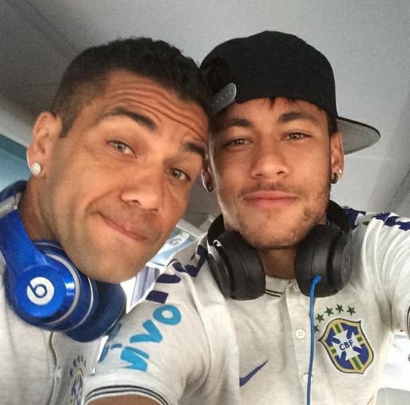 Neymar é o rei das selfies no Instagram: veja o jogador com amigos