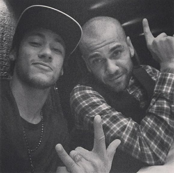 Neymar é o rei das selfies no Instagram: veja o jogador com amigos