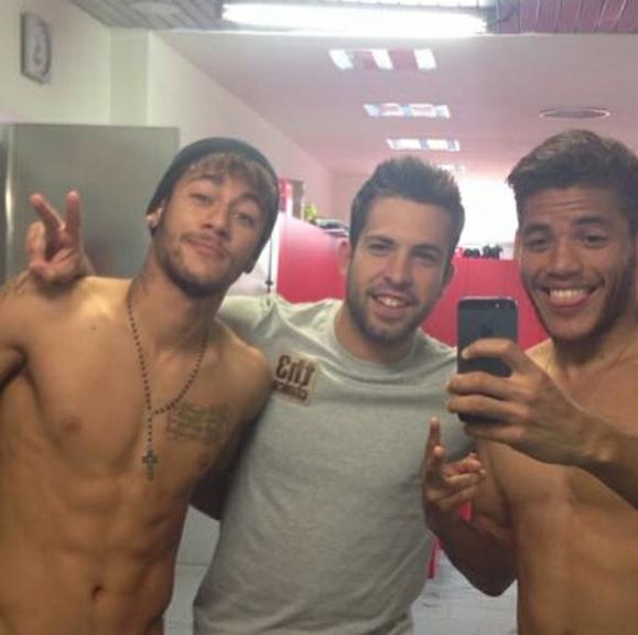 Neymar é o rei das selfies no Instagram: veja o jogador com amigos