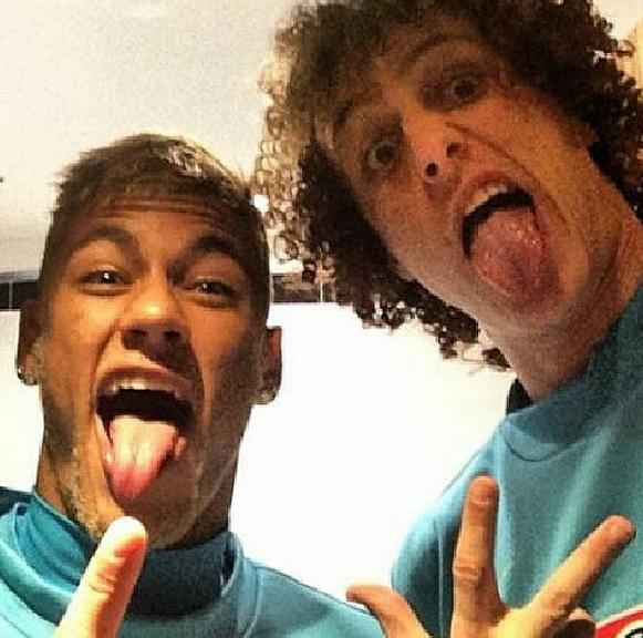 Neymar é o rei das selfies no Instagram: veja o jogador com amigos