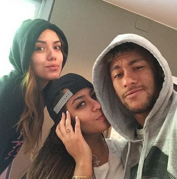 Neymar é o rei das selfies no Instagram: veja o jogador com amigos