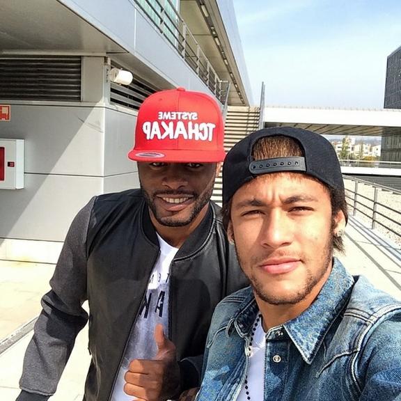 Neymar é o rei das selfies no Instagram: veja o jogador com amigos