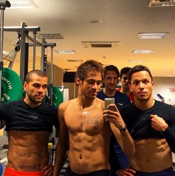 Neymar é o rei das selfies no Instagram: veja o jogador com amigos