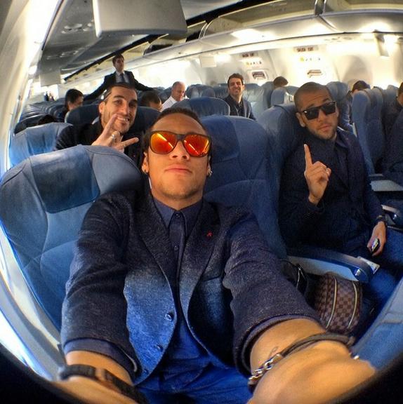 Neymar é o rei das selfies no Instagram: veja o jogador com amigos