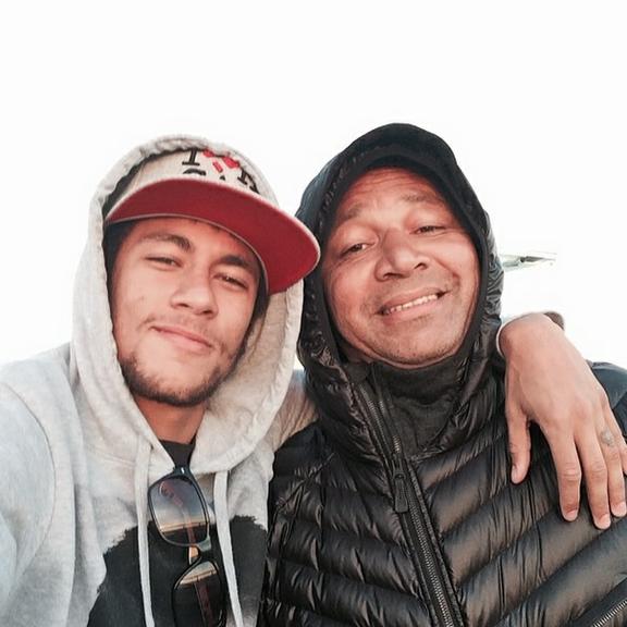 Neymar é o rei das selfies no Instagram: veja o jogador com amigos