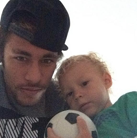 Neymar é o rei das selfies no Instagram: veja o jogador com amigos