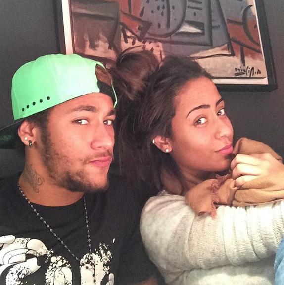 Neymar é o rei das selfies no Instagram: veja o jogador com amigos