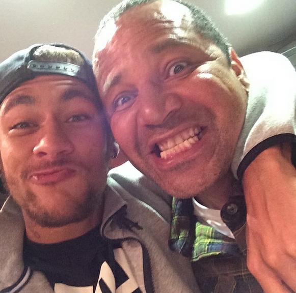 Neymar é o rei das selfies no Instagram: veja o jogador com amigos