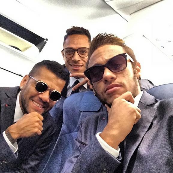 Neymar é o rei das selfies no Instagram: veja o jogador com amigos