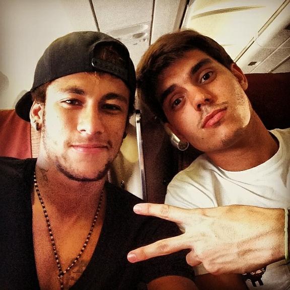 Neymar é o rei das selfies no Instagram: veja o jogador com amigos