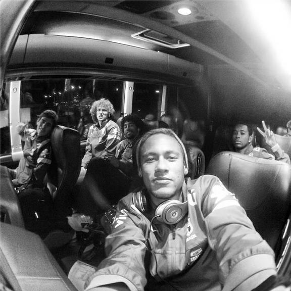 Neymar é o rei das selfies no Instagram: veja o jogador com amigos