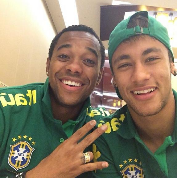 Neymar é o rei das selfies no Instagram: veja o jogador com amigos