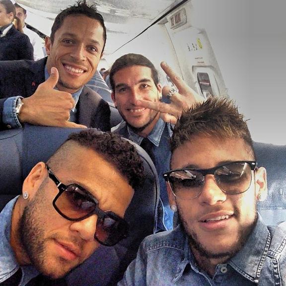 Neymar é o rei das selfies no Instagram: veja o jogador com amigos