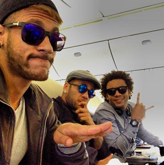 Neymar é o rei das selfies no Instagram: veja o jogador com amigos