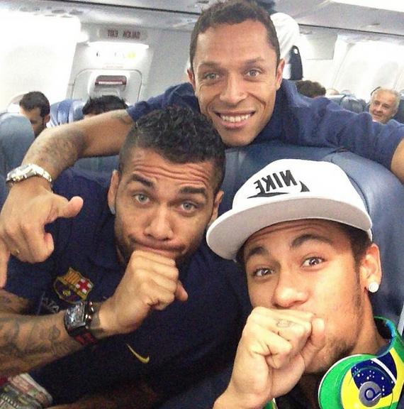 Neymar é o rei das selfies no Instagram: veja o jogador com amigos