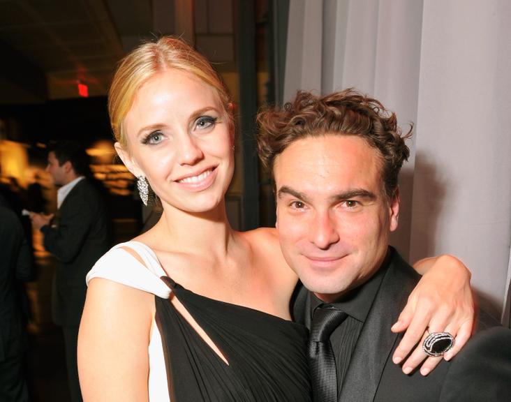 As separações de agosto: Johnny Galecki e Kelli Garner