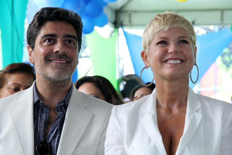 Xuxa lança livro Brasil das Crianças ao lado de Junno Andrade no Rio