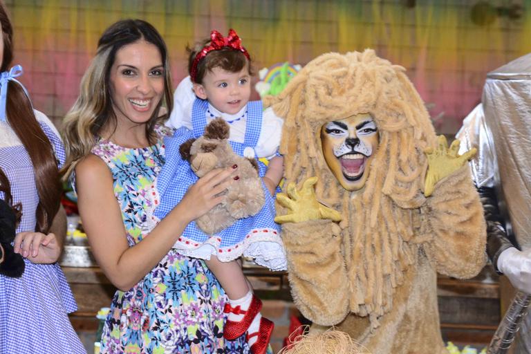 Maria Eduarda, filha de Henri Castelli e Juliana Despírito, completa 1 ano