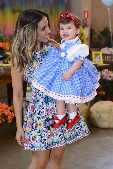 Maria Eduarda, filha de Henri Castelli e Juliana Despírito, completa 1 ano