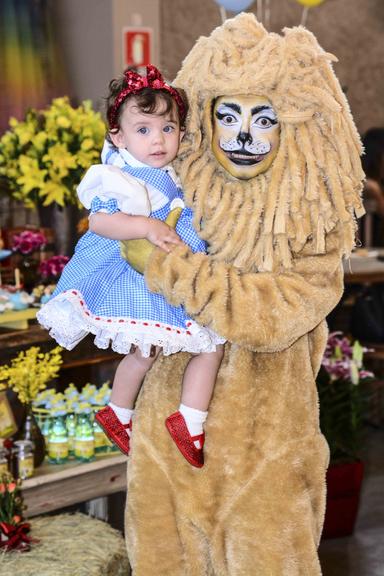 Maria Eduarda, filha de Henri Castelli e Juliana Despírito, completa 1 ano