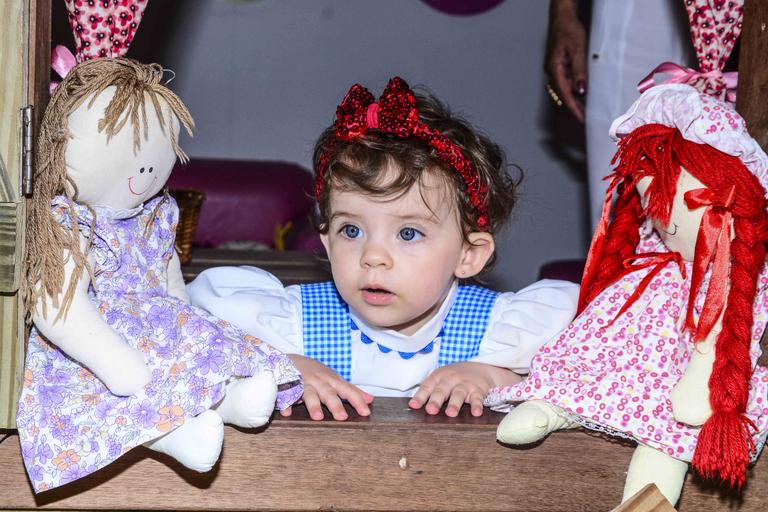 Maria Eduarda, filha de Henri Castelli e Juliana Despírito, completa 1 ano