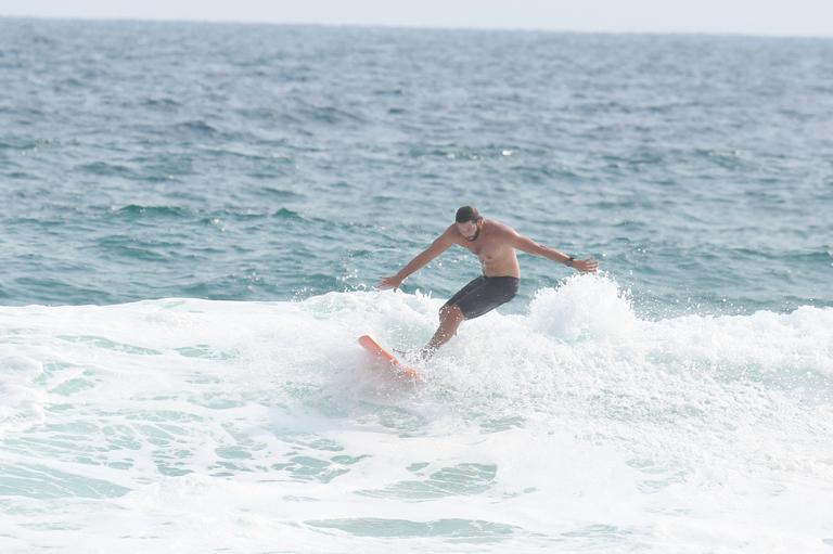 Vladimir Brichta na praia 