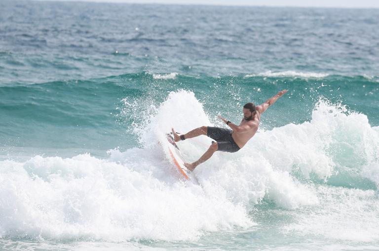 Vladimir Brichta na praia 