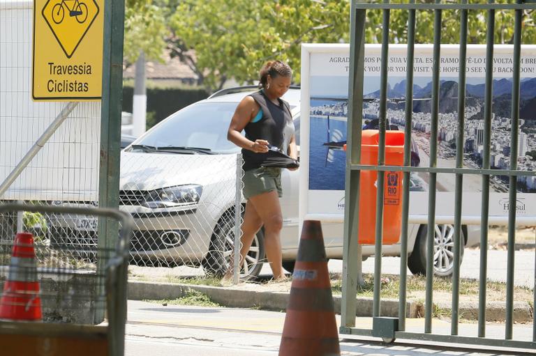 Queen Latifah passeia de helicóptero no Rio de Janeiro