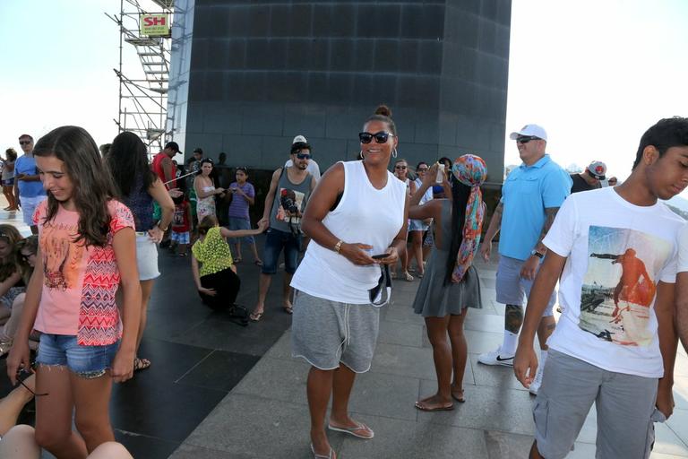 Queen Latifah visita Cristo Redentor no Rio