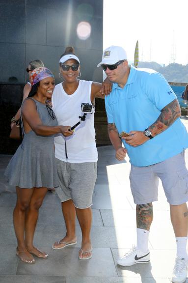 Queen Latifah visita Cristo Redentor no Rio