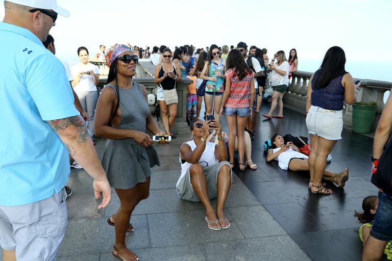 Queen Latifah visita Cristo Redentor no Rio