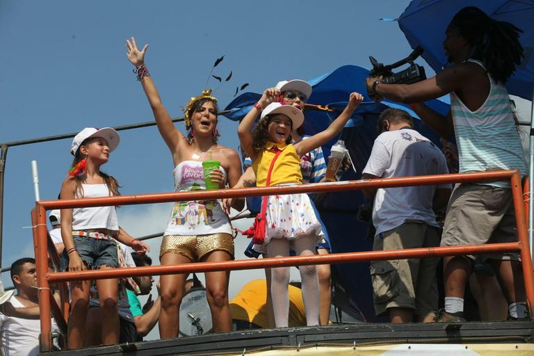 Mel Maia e Kiria Malheiros se divertem no Bloco da Favorita