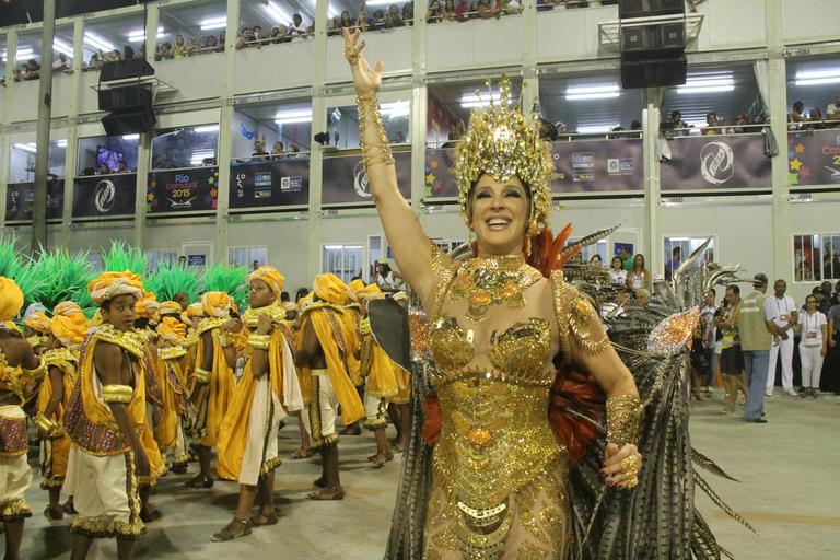 Claudia Raia desfila na Beija-Flor