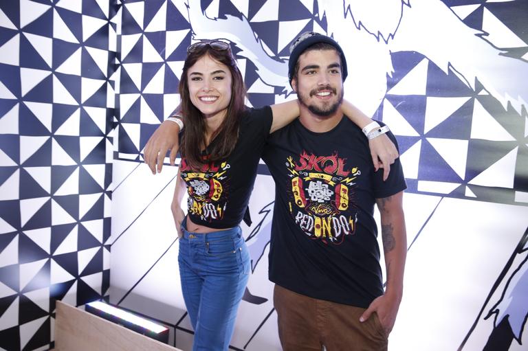 Caio Castro e Maria Casadevall curtem juntos o festival Lollapalooza