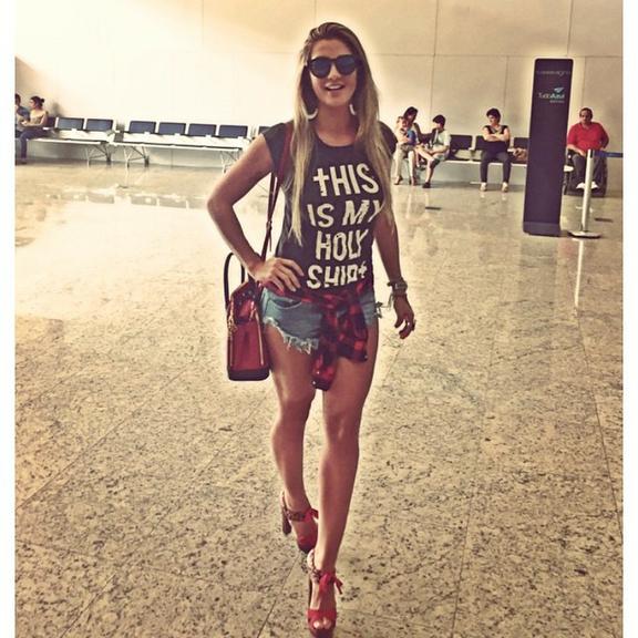 Veja o estilo de Aline, do 'BBB15', em 20 looks